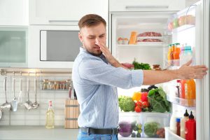 Eliminare i cattivi odori in cucina, ecco come fare