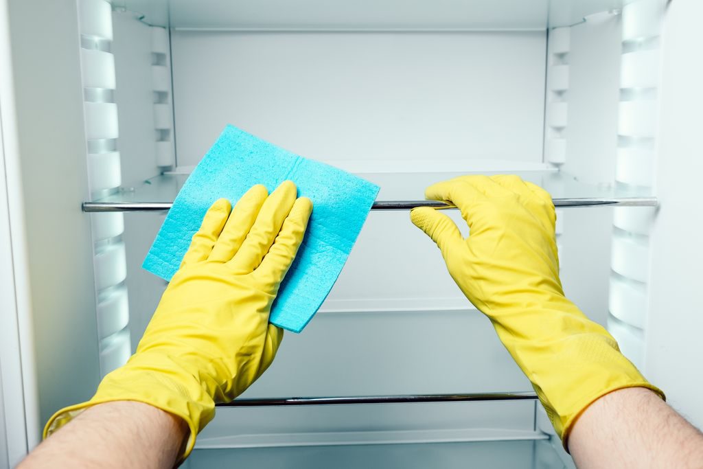 Come pulire le parti metalliche del frigorifero