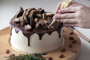 Come fare le decorazioni con il cioccolato