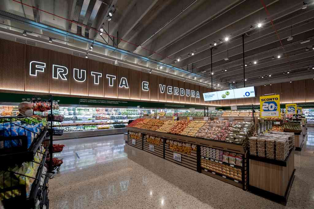 Nuova Esselunga a Varese: apertura di un nuovo superstore in Via Gasparotto: frutta e verdura