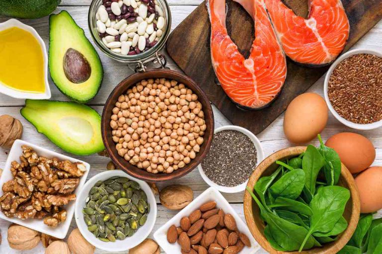 Cosa mangiare per abbassare il colesterolo