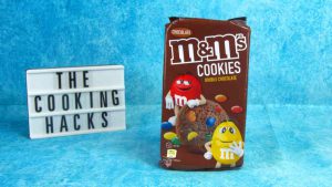M&M's Cookies Double Chocolate: dove trovare i biscotti al doppio cioccolato, prezzo, calorie e prova assaggio