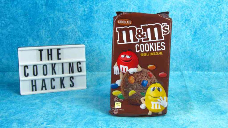 M&M's Cookies Double Chocolate: dove trovare i biscotti al doppio cioccolato, prezzo, calorie e prova assaggio