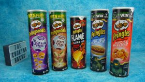 Pringles, i gusti più strani delle patatine in vendita in Italia: dove trovarli, prezzo, e prova assaggio