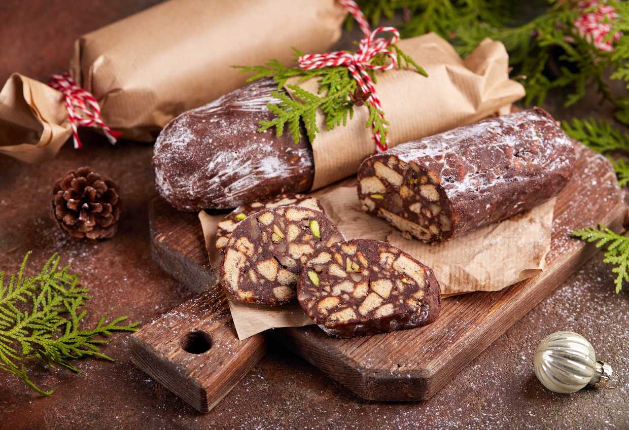 Come fare il salame di cioccolato con avanzi di panettone: la deliziosa ricetta antispreco