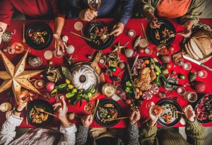 Come smaltire il pranzo di Natale: i consigli per prepararsi, affrontarlo e digerirlo