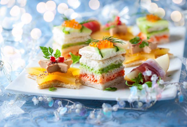 Tartine per Capodanno: le ricette veloci con pasta sfoglia e pancarrè per gli stuzzichini del Cenone