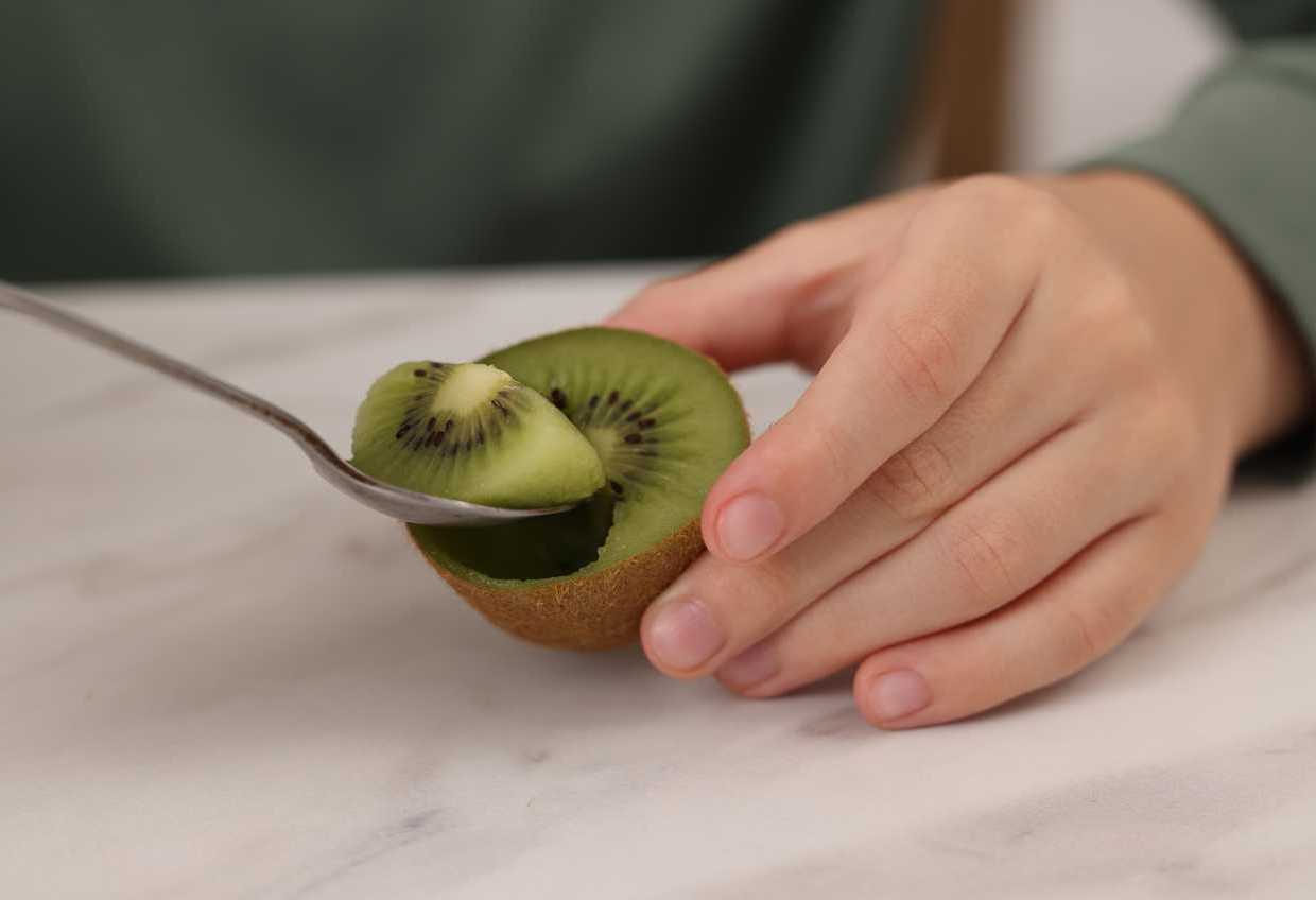 Come si mangia il kiwi