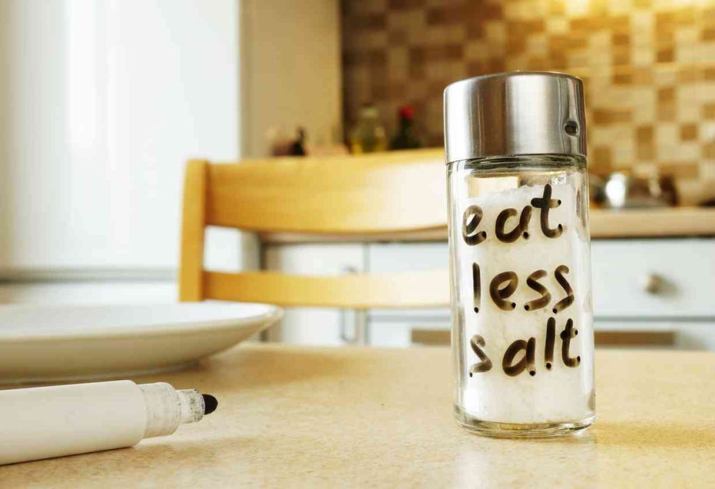 Dieta senza sale: pro e contro ed esempi su cosa mangiare