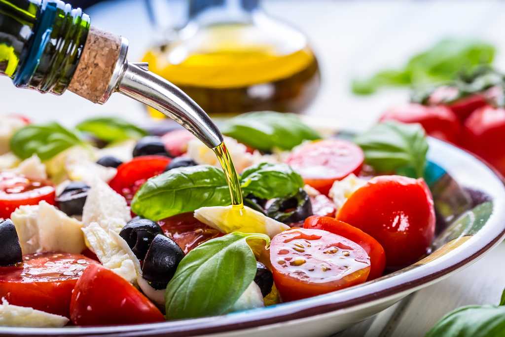 Dieta Mediterranea: quali sono i benefici provati per la salute e come seguirla senza errori