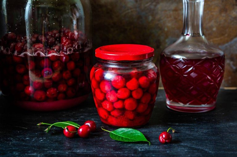 Ciliegie sotto spirito: la ricetta della nonna per conservarle tutto l’anno