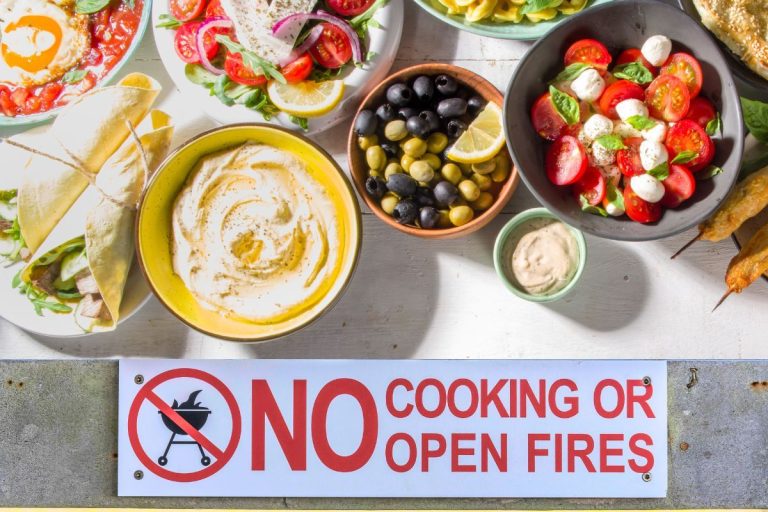 Cosa mangiare in estate senza cucinare: ricette estive veloci e fresche per tutta la settimana